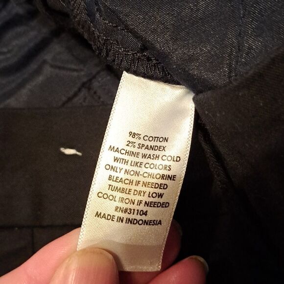 Crown & Ivy black shorts size 8 - Picture 3 of 6